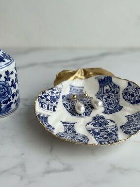 Vintage Blue Chinoiserie Vase Trinket Dish and Ring Holder